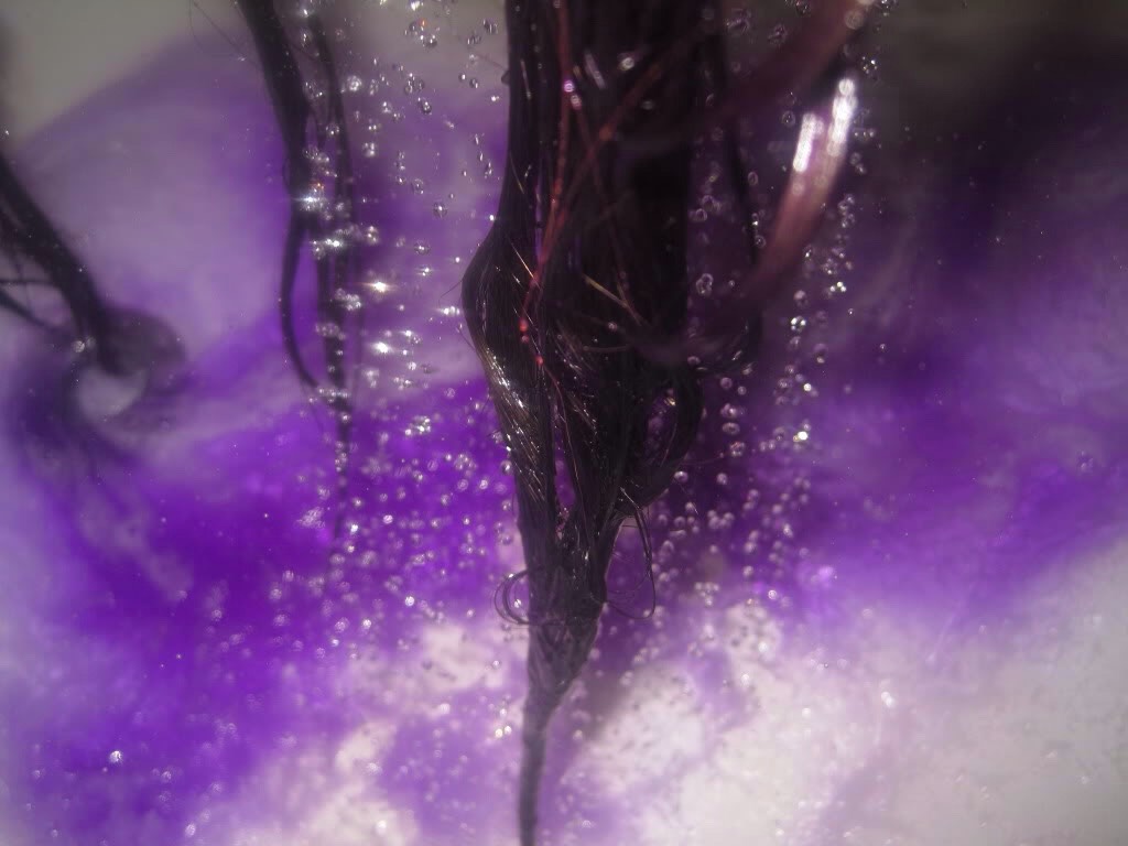 Rinse:

{Once 30mins over}
•Carefully walk to the sink with your cup
{Don't spill it}

•Rinse your hair out until the water is clear
{Don't shampoo it & make sure to get all kool-aid out}

•Wrap your hair in an old towel until dry