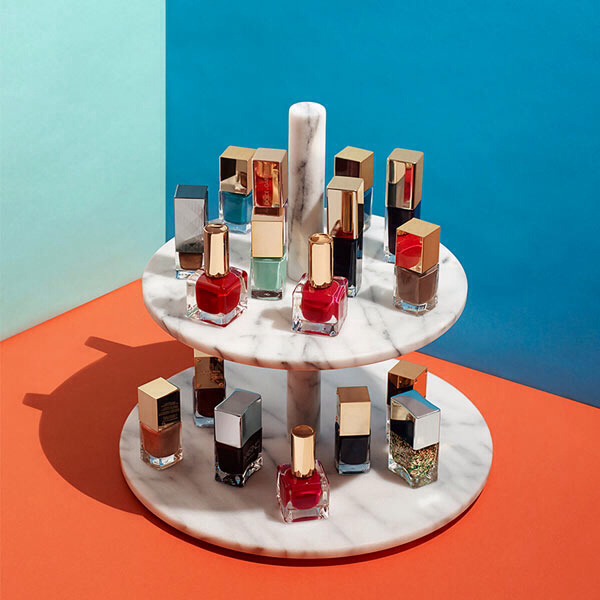 Why not use or buy a cake stand to put your nail polishes on? I love this idea and can't wait to try it!