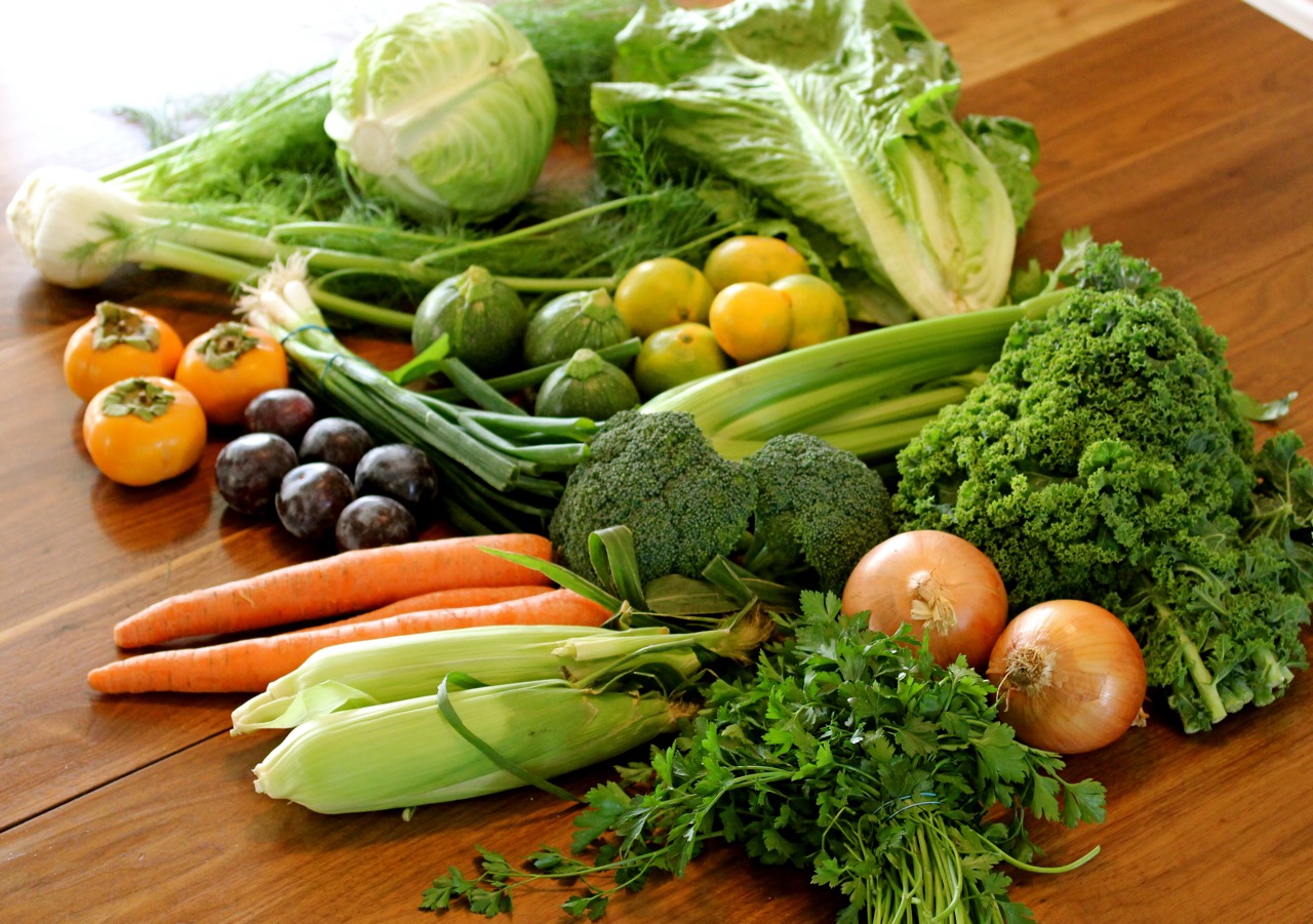 4) These veggies: cetain vegetables such as broccoli, cauliflower, brussel sprouts, kale and cabbage contain special phytonutrients (fight-o-nutrients), such as indole-3-carbinol (I3C), which help to fight against environmental estrogens that can add belly fat.