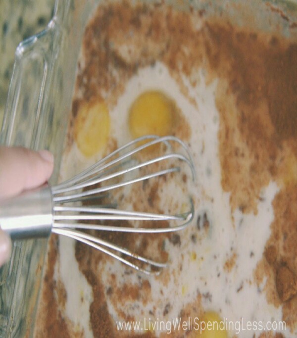 
Add vanilla, maple syrup, cinnamon, & pumpkin pie spice. Whisk well.