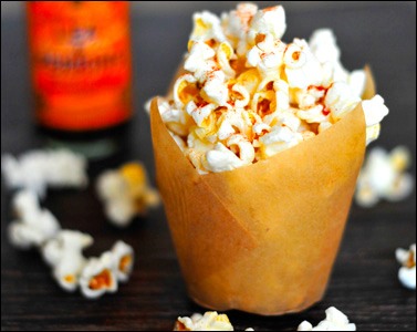 Home-made popcorn - 89kcal (374kJ)

-20g of popping corn: 62kcal (260kJ)
-3g (1 teaspoon) of oil: 27kcal (113kJ)
-Optional sprinkling of chilli powder and Worcestershire sauce (calories nominal)