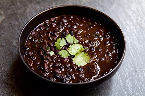 Black beans:
regulate blood sugar levels and help with digestion due to their fiber content. Try adding a can of organic black beans as a side to your next meal, especially if it can replace a more carb-laden item like bread or rice.