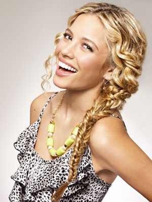 The messy fish tail braid :)
Very elegant and fun for a Girl's Night Out, or just a shopping spree! Doesn't get cuter than this :)