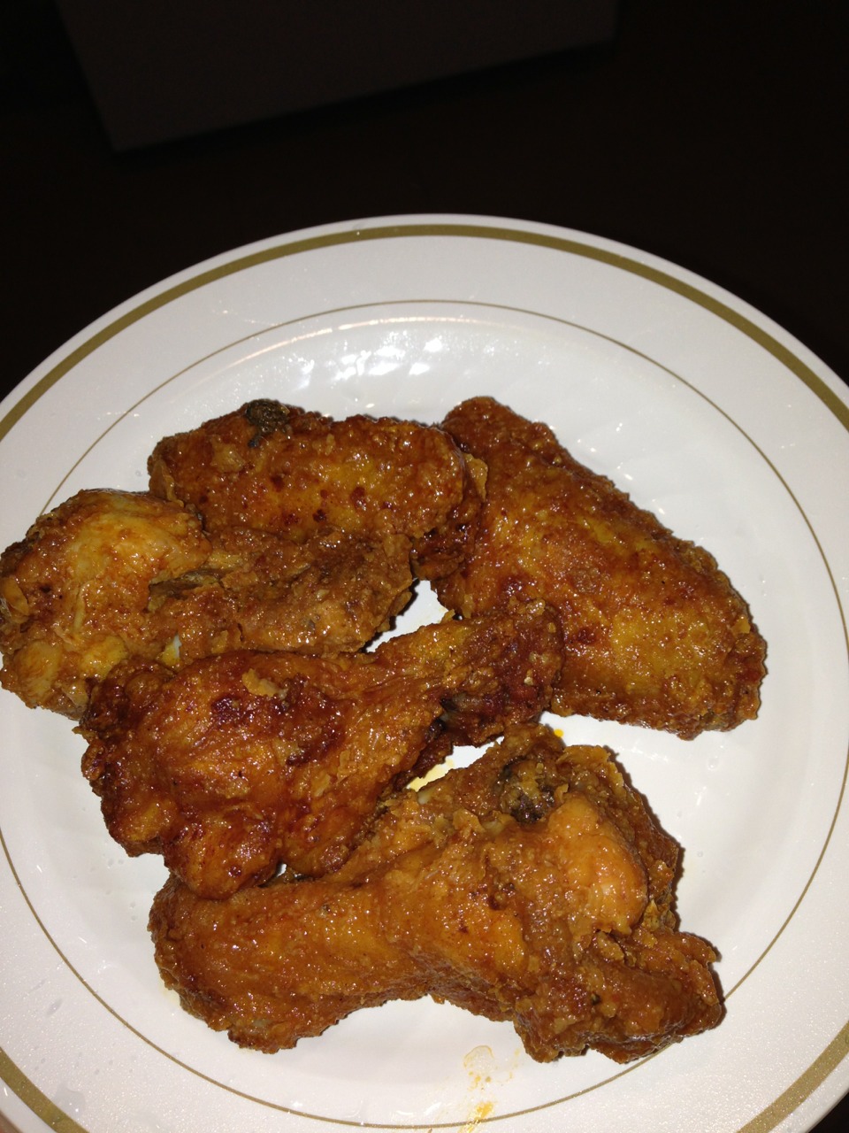 Put the wings in a bowl put sauce all over the wing and mix it well so each wing get the sauce all over. 