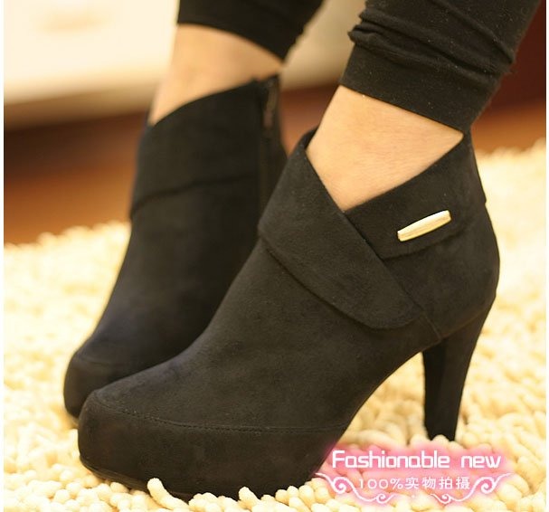 Use stale bread to remove dirt from suede!
