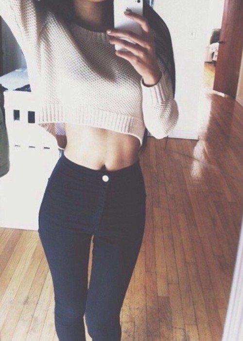 •How To Style A Crop Top•