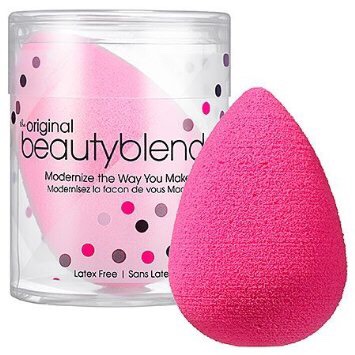I use this beauty blender to apply my wake me up foundation.  I apply this on a dabbing motion on my face, I find that it gives me more coverage😬👍🏼