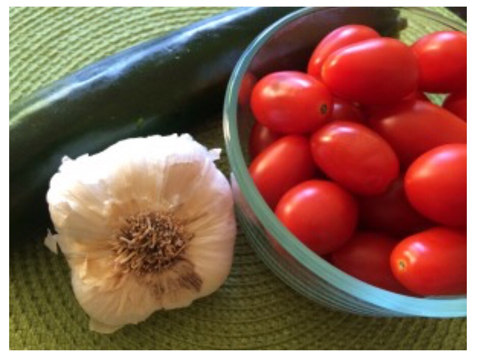 These 3 ingredients are the stars of this delicious & easy to make healthy side!
😋