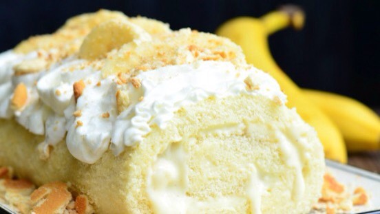 Banana pudding cake roll 