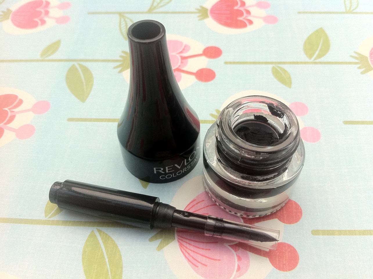If you’re not a fan of liquid liner, get the look of liquid eye liner by using a gel instead.