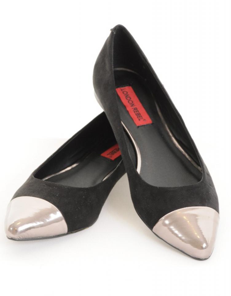 Guys don't like pointy shoes. They are scared of being kicked in the back.