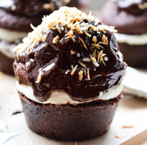 Ingredients: premade ganache, cupcakes, cream cheese frosting(if you dont know how to make them then look it up on youtube) cooked coconut shreds

1. Swirl cream cheese frosting over chilled cupcakes
2. Chill the ganache and drizzle over frosting
3. Sprinkle coconut onto ganache