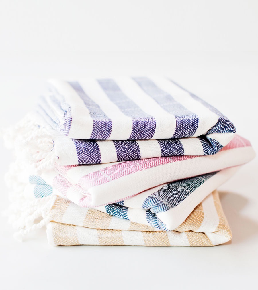 TOWELS & COTTON PILLOWS
Drying your hair wet with a towel damages your hair to switch to an old t-shirt and pat dry.
Switch cotton pillows to silky pillows. Cotton makes your hair knotty and again causes split ends. Making it hard for you to brush hair in the morning. 