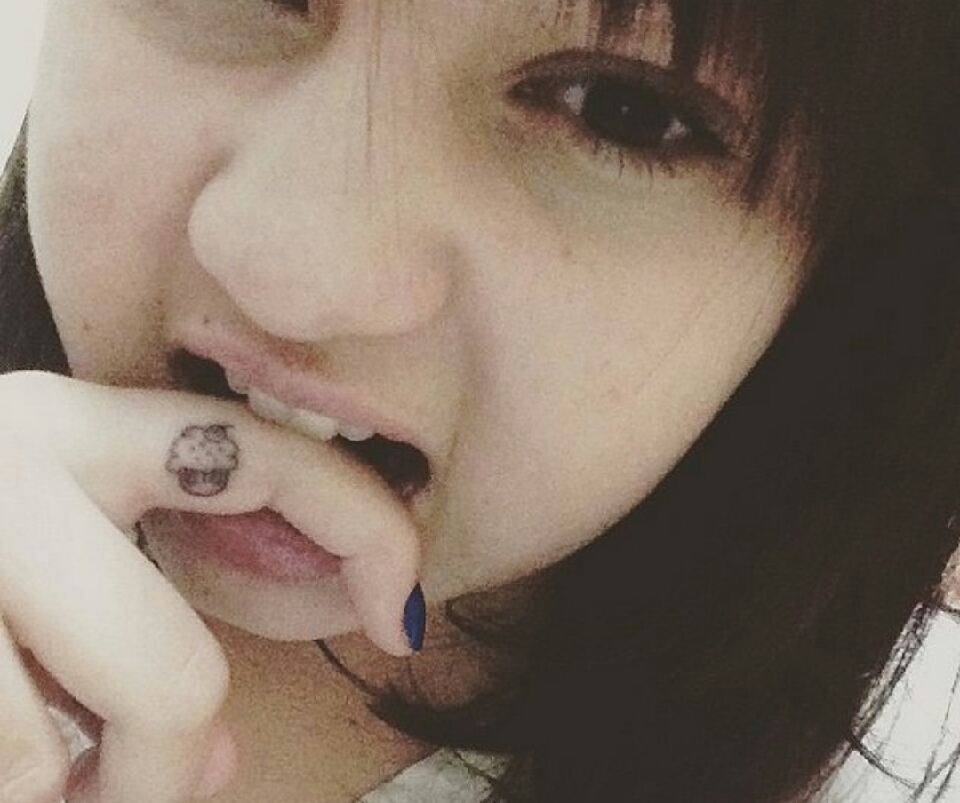   Beautiful Dainty Finger Tattoos For Women!