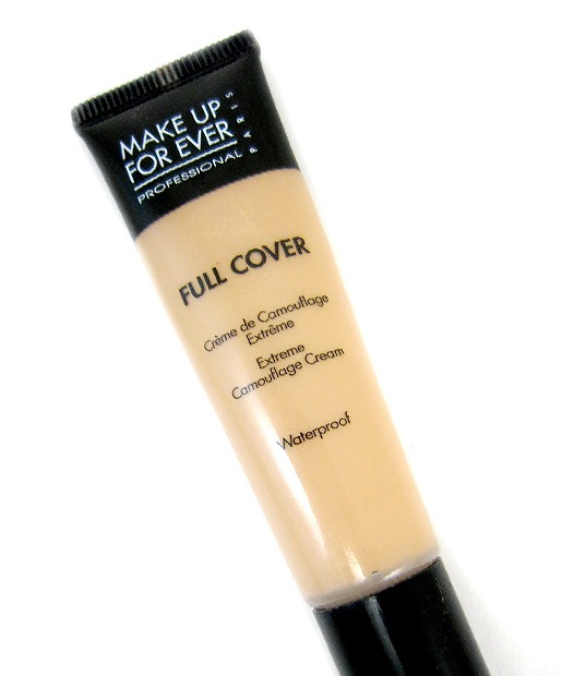 Why it's great: "This is the best concealer I have tried so far. It covers very well, and is long lasting," says one reviewer. It's also a reader-favorite because it delivers amazing coverage and smooth application. Average rating of 9.3