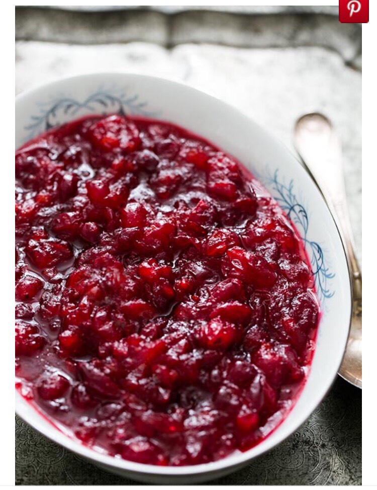 Thanksgiving Classic: Cranberry Sauce #friendsgiving