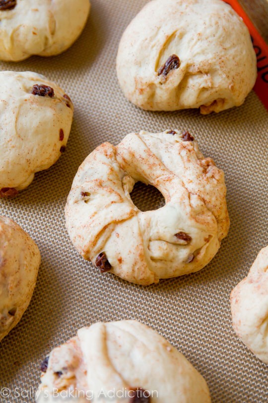 Homemade Cinnamon Raisin Bagels - These Look SO Yummy!