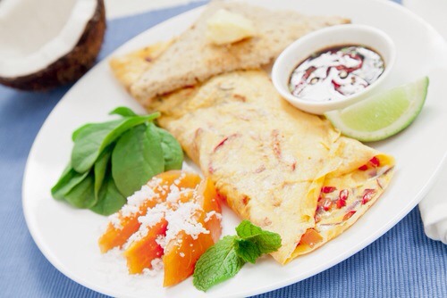6. Omelet wrap
Here is a natural fat burner! The omelet sandwich has a plenty of lecithin and protein. The great flavor is given this omelet by the taste of green peppers and onions. Taste and enjoy!