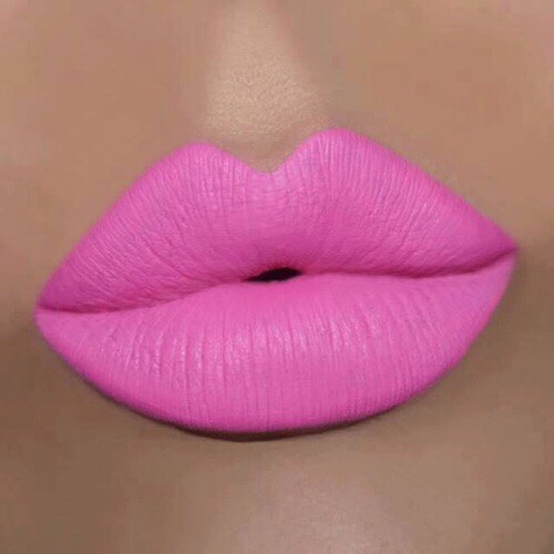 Prevent lipstick bleeding: Apply concealer around the border of your lips to prevent your bold lipstick from running or bleeding around your mouth.