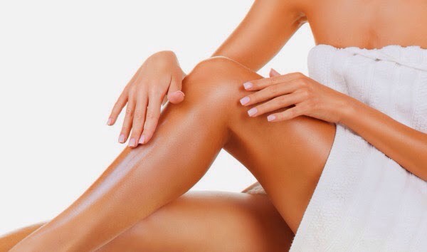 Moisturizer: It is a natural moisturizer for hair, skin and lips. Coconut oil has been the best natural moisturizer for a shiny smooth hair. Use it for baby soft, glowing skin and chapped, dry lips.