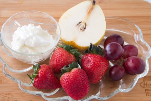 For this strawberry pear smoothie you will need the following.