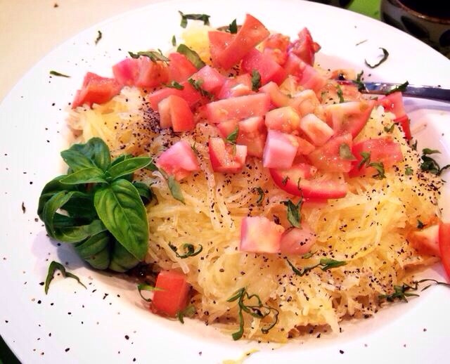 -> Drizzle with olive oil
-> Top with tomatoes, salt & pepper and chopped basil