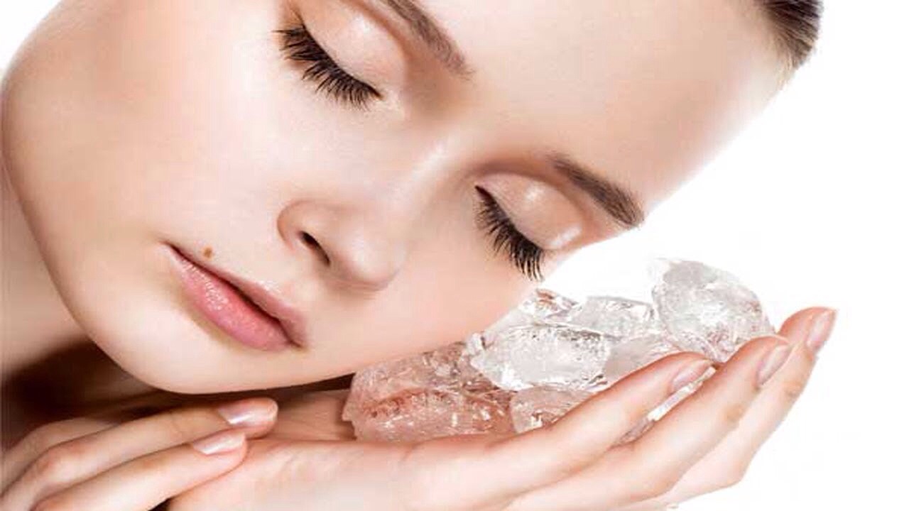 Rub ice cubes on you face to minimize your pores. 