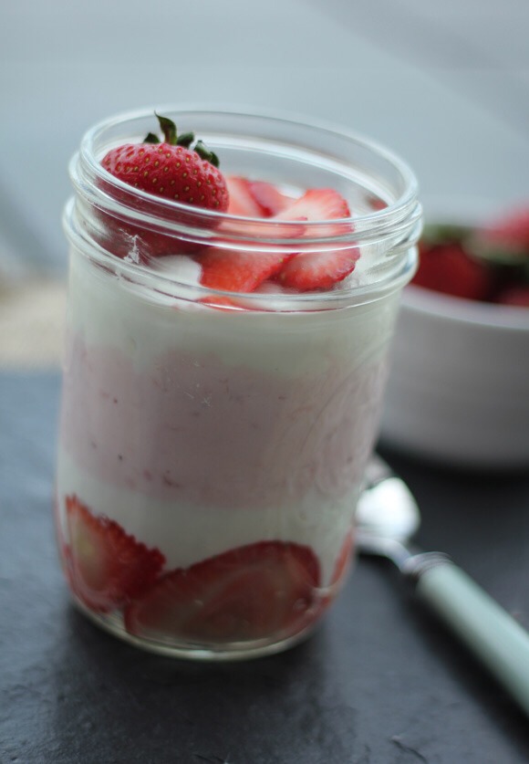 Skinny Strawberry Yogurt
Serving size: 1/4 of recipe | Calories: 107
Ingredients:
- 1 cup Greek yoghurt (plain, no fat)
- 3/4 cup strawberry fruit spread or jam, no sweeteners added (I use "Polaner all Fruit Spread")