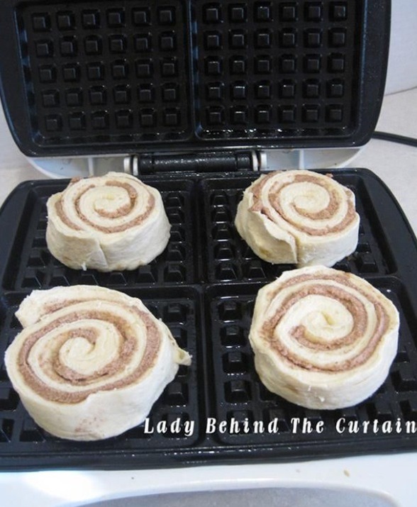 Cinnamon Roll Waffle Recipe😋
