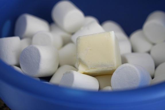 Melt the butter and marshmallows into a large bowl until puffed