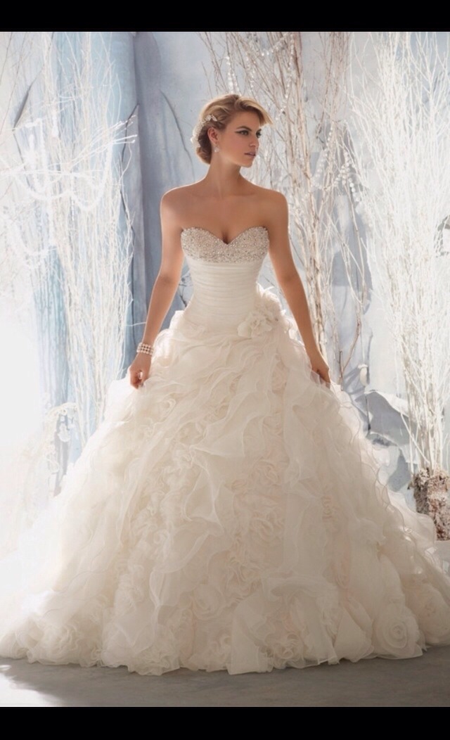 Beautiful Wedding Dresses UNDER $500! π #tipit