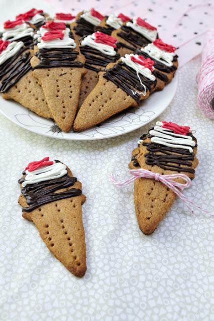 Ice Cream Cone Graham Crackers ~ This post is really like two great posts in one.  Not just these super fun ice cream cone treats, but also a recipe for homemade graham crackers.  Sound yummy, no?  I love graham crackers with frosting.  Add a few glasses of cold milk and you have awesome treats!