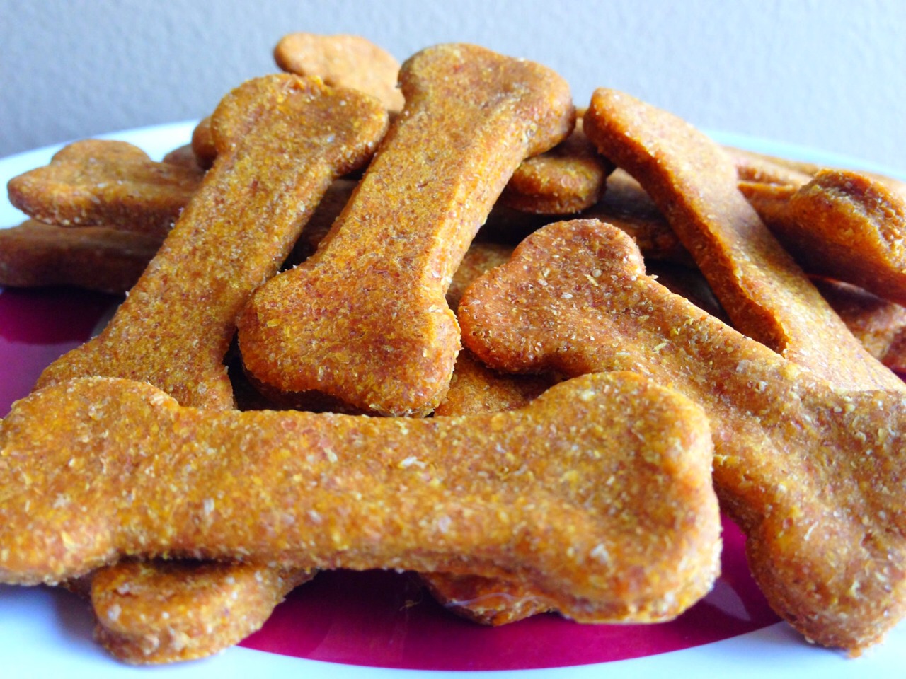 On a flat surface roll out dough, cut with cookie cutters and place on cookie sheet. Bake the cookies for 20 minutes. After the biscuits have cooked 20 minutes turn off the oven off but let the biscuits remain inside the oven for another 20 minutes to harden.
Don't forget to like and share! 