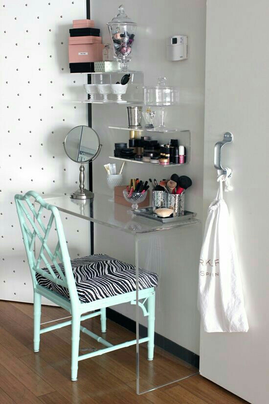 don't have enough room???
small vanity ideas!!!