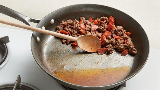 1 of 3
Brown ground beef in large skillet over medium-high heat until thoroughly cooked. Add pepperoni; cook 1 minute. Drain.