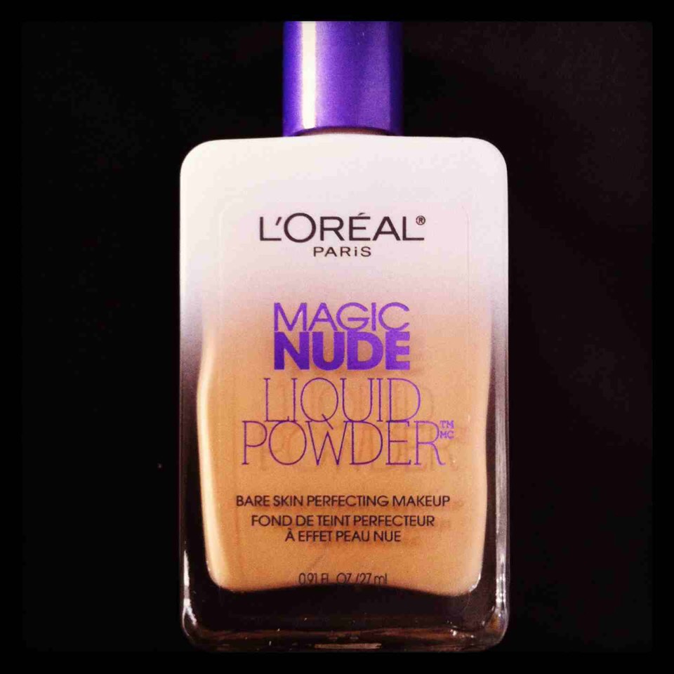 This foundation creates a flawless look. Makes your skin look as if you have no acne. Perfect for everyday and pictures 