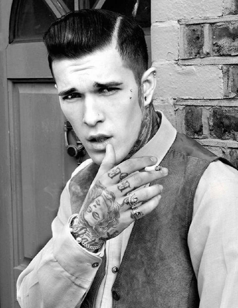 VERY Legitimate Reasons To Date A Tattooed Man!