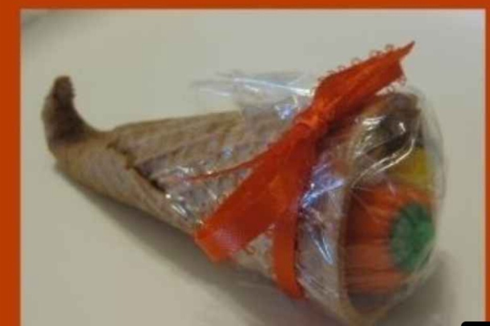Put some candy inside then wrap and tie!!!
