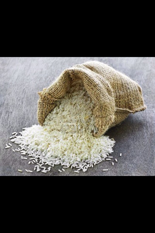 📱• dropped your phone in water? leave it in a bag of uncooked rice overnight -