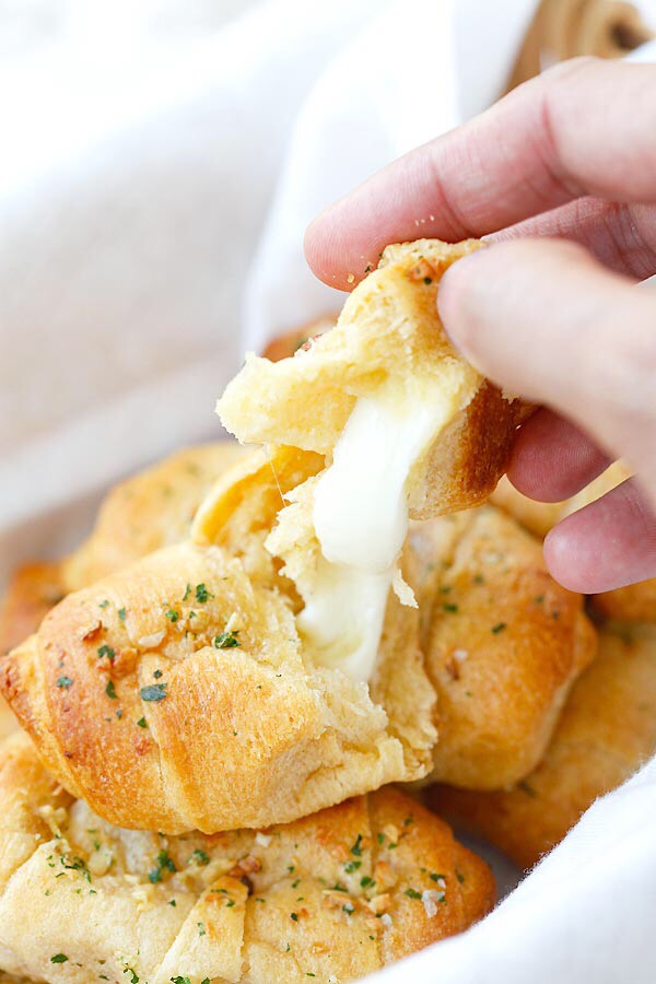 Garlic Butter Cheesy Crescent Rolls. ☺️