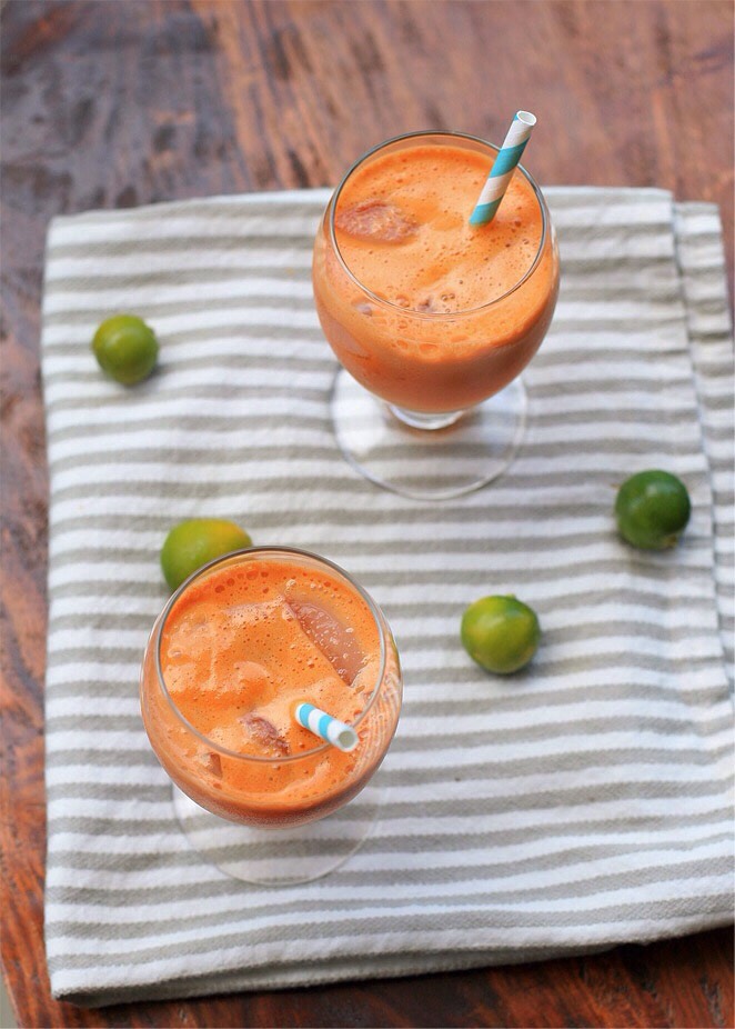 INGREDIENTS:
* 2 apples, washed and quartered
* 2 medium carrots, washed, tops removed and cut into large pieces
* 1 stalk celery, washed and cut into several pieces
* 4-5 calamansi limes, washed