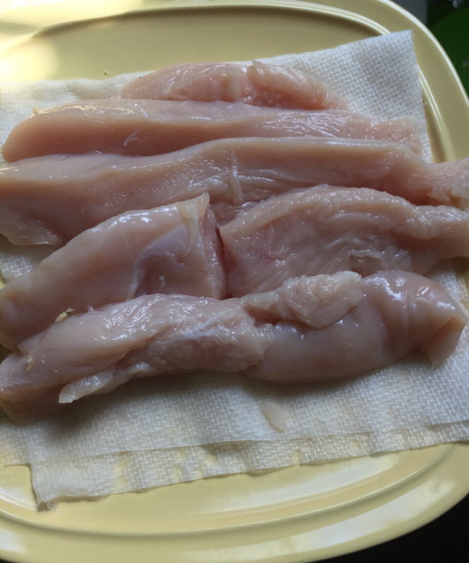 Cut the chicken breast into thik strips