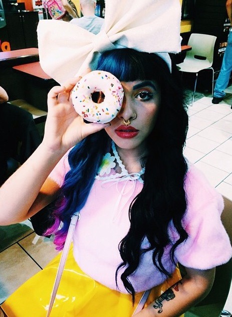 Even beauties eat Delicious foods π©β€οΈ