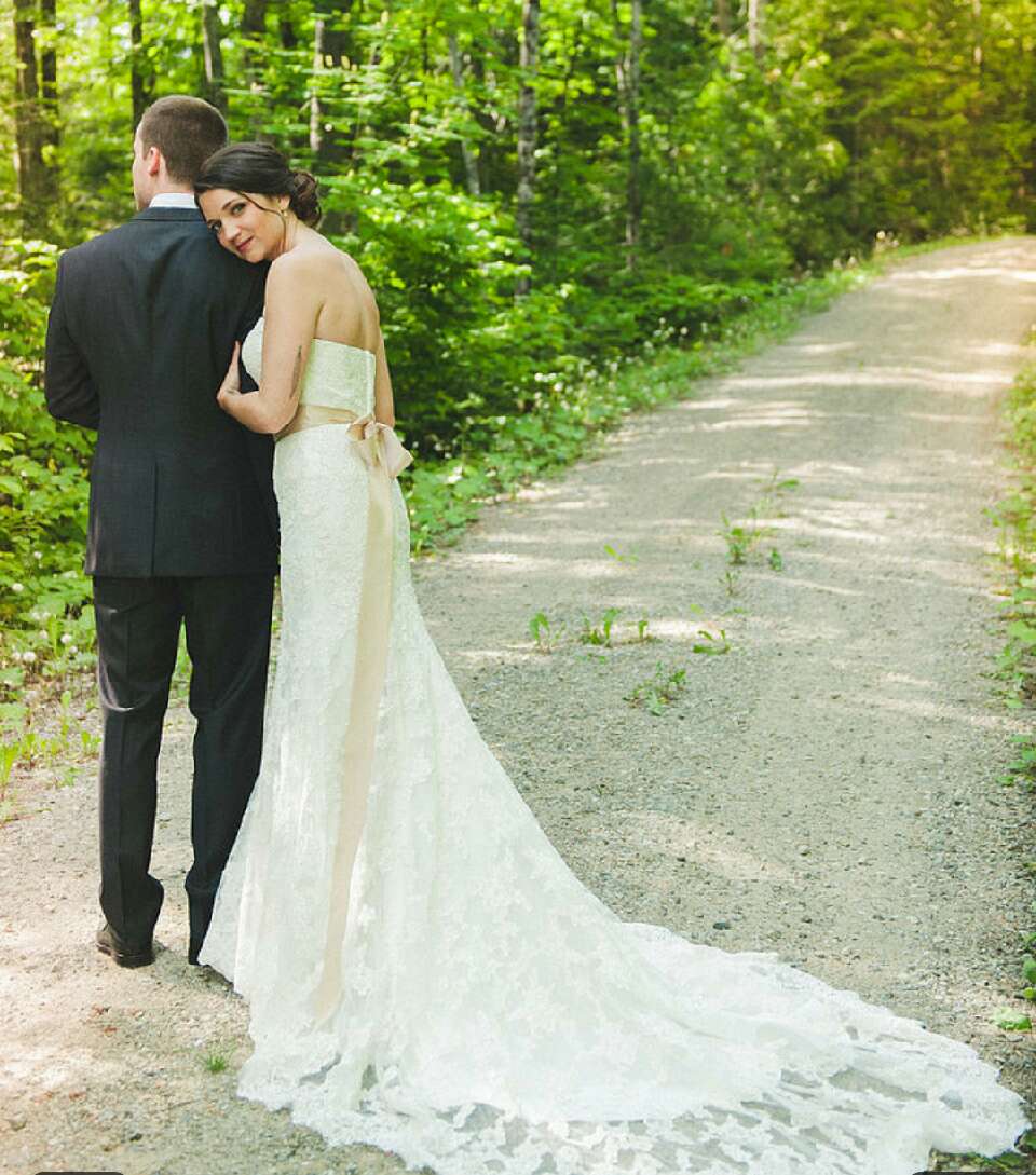 Pictures You Will Regret NOT taking Of Your Wedding Dress! 
