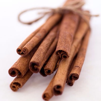 Mouth freshener
It is uses to fight bad breath, you can either chew on small pieces or gargle cinnamon water. 