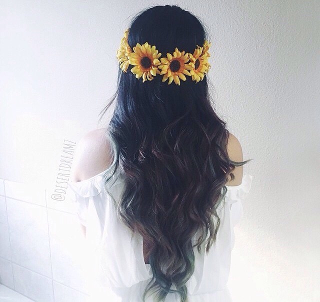 3: 🌸Flower Crowns🌸
These look BEAUTIFUL with anything (again😝) and I can't get enough of them! Meaning I have almost every one anyone has ever made lol!