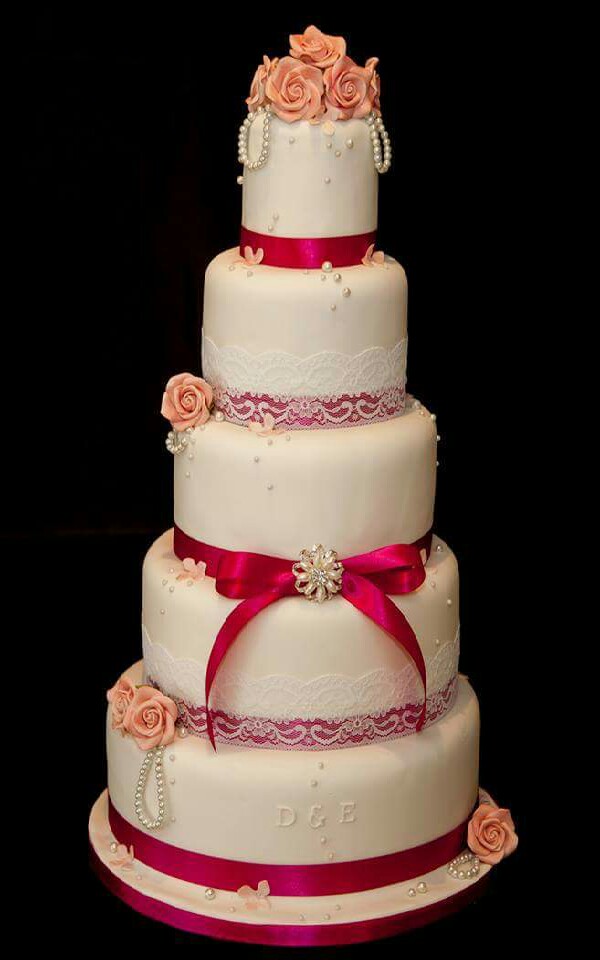 Beautiful wedding cakes.