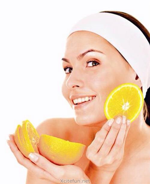 ** Because of its high Vitamin C content, it is used to prevent and treat many infections, hasten wound healing, and diminish allergies. Lemon juice also relieves symptoms of asthma, tonsillitis, and sore throats. 