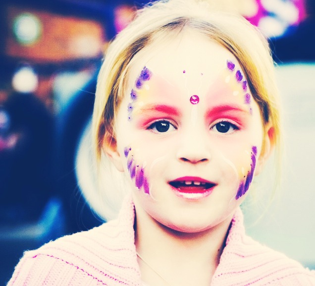 Goodness, you're in a pickle! A pretty princess is waiting impatiently for her make over! Use this to sparkle her cute face full of hope! ❤️