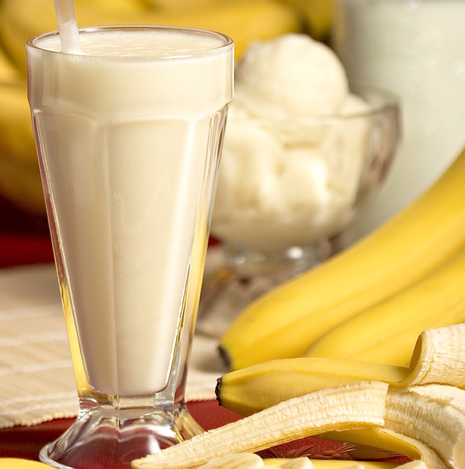 One over ripe banana
Milk
Plain Greek yoghurt 
Cinnamon
Nutmeg

